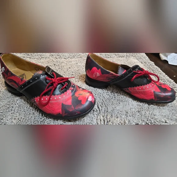 Fluevog Size 6, Rose Print Fellowships - Picture 3 of 9